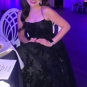 NWOT BLACK Formal gown velvet From Windsor